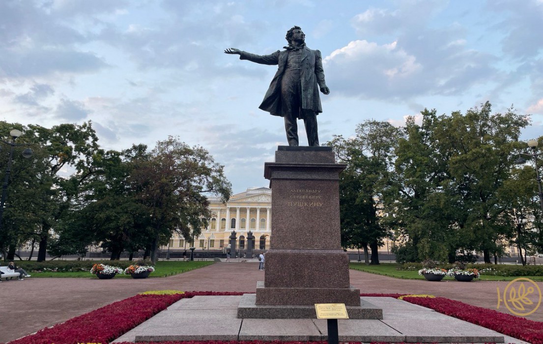 памятник А.С. Пушкину на площади Искусств