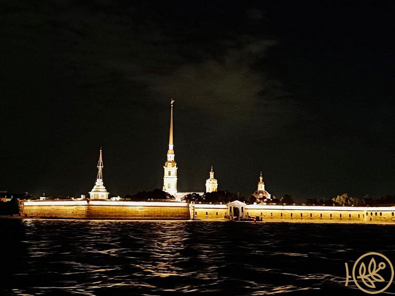 Красота Петербургских ночей + музыкальный круиз на развод мостов