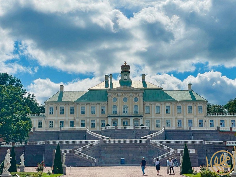Автобусная экскурсия из Петербурга - Ораниенбаум-Кронштадт: Меншиковский  дворец и Морской собор