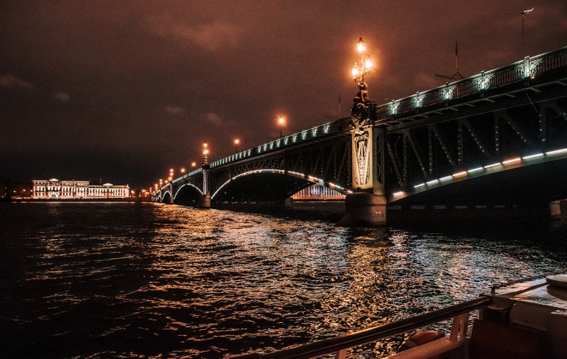 Разводные мосты Петербурга - ночной круиз по каналам Петербурга