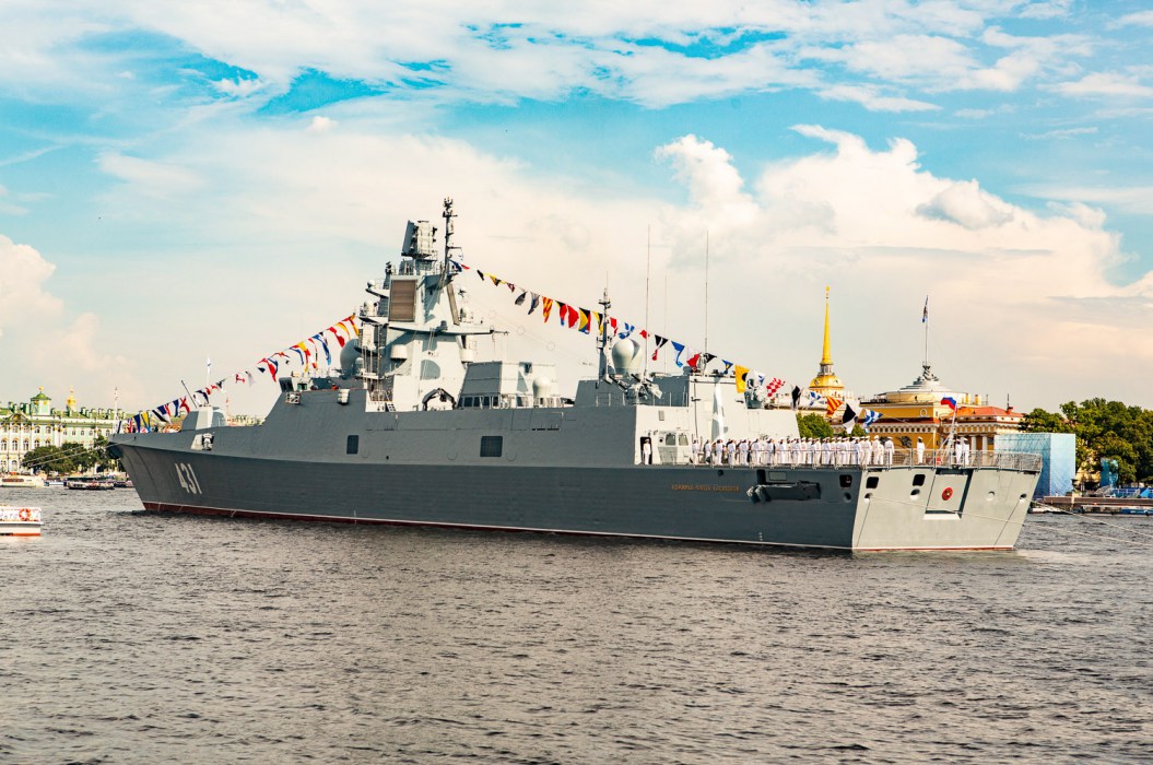 Праздничный салют в день ВМФ  31 ИЮЛЯ на теплоходах «Астра» и «Москва»