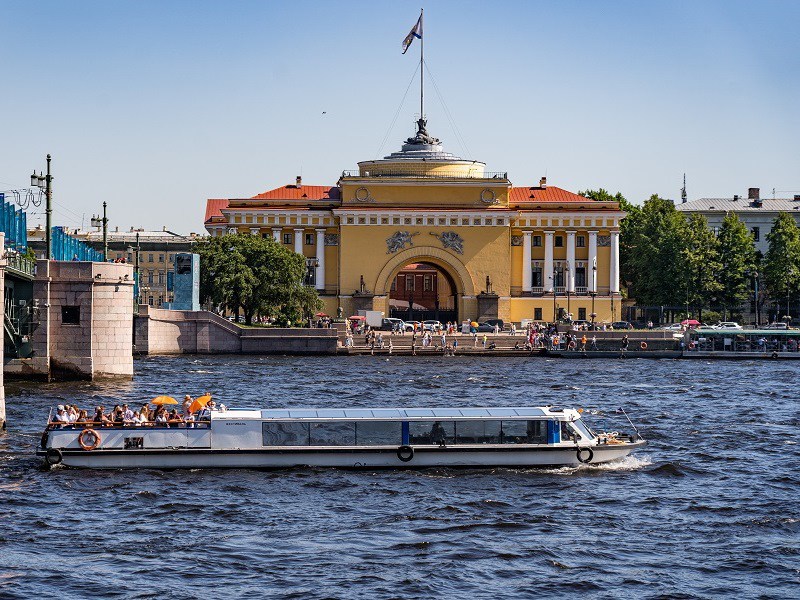 Canal Cruise  -  обзорная экскурсия «Реки и каналы Петербурга»